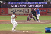 韓国プロ野球中継のバックネット側広告看板に「MLB × NPB Stay Strong」