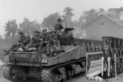 マーケットガーデン作戦中にオランダに進出したイギリス陸軍機甲部隊！