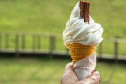 【画像】コンビニの「シュークリーム」とかいう、買ってる人を見たことがない謎スイーツWWWWWWWW