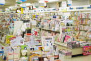 【悲報】本屋さん「こんなに頑張ってるのになんでみんなネットで買うの！？このままじゃ潰れちゃう！」