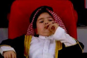 【画像】日本vsシリア戦を観ている王族の子供の態度が酷すぎるｗｗｗｗｗｗｗｗｗ
