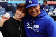 米倉涼子　ペトコパークに降臨！ドジャース―パドレス戦を生観戦　ロバーツ監督と肩組んで笑顔で記念撮影