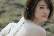 【画像】樋口日奈の『すべ鎖骨』って下半身に訴えかけてくるよな