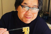 秋元康先生もラーメン食う時は俺らと変わらんな?