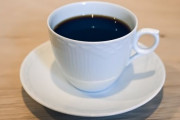 コーヒーはブラックが至高、砂糖だのミルクだのは認めない