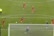 【GIF】リバプール南野さん、GKのいないゴールにボレーを叩き込んだ結果…www