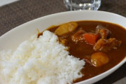 「カレーの具」人気ランキング　3位「牛肉」2位「玉ねぎ」1位「じゃがいも」　は？