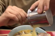 【画像】おろしニンニクが合うラーメンって存在すんの？
