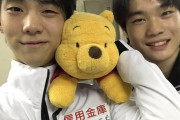 西山真瑚くんが部屋に飾っているお気に入りの宝物として羽生結弦くんの写真を公開