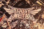 【海外】ついにフォックス・ゴッデスのサイン入りBABYMETALの「Metal Forth」を手に入れた！