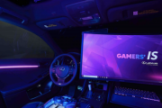 【朗報】レクサス、助手席でプレイ可能なゲーミングカー「Gamers' IS」を発表