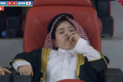 【画像】シリアの王族のガキ「ねぇ、サッカー負けてるしつまんないなー」