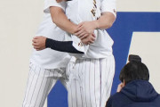 【朗報】栗山ジャパン、男同士の熱い抱擁を繰り返し結束力を高める