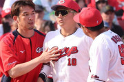 カープドラ1佐々木泰、打球が顔面直撃で負傷交代も病院に行く予定なし。新井監督は満塁のチャンスで代打出さず「経験してもらいたい」