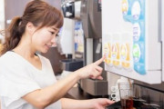 ドリンクバーのコーラやメロンソータを飲みながら焼肉とかご飯を食べてる奴居るじゃん