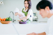 【夫婦】夫が同じくらい稼いだら家事育児を見直すと言ってたので、夫より年収の高いところに転職したのに、その約束を反故にしようとしてて許せません