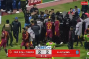 【動画】ボリビア1部で17人が退場ｗｗｗｗｗｗｗｗｗ