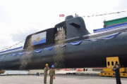 「海中では沈み海上では傾く」北朝鮮初の戦術核攻撃用潜水艦「金君玉英雄」…乾ドックで修理中！