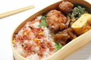 〈夏休み“学童弁当”地獄〉「冷凍食品を食べない」「なんで僕だけコンビニのおにぎり？」…自治体で新たな支援策開始も増える負担に保護者の嘆き