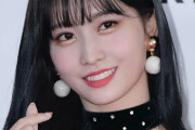 【画像】TWICEモモさん、お乳がデカすぎる