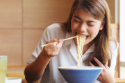 ラーメン屋でJKが8人くらい？2テーブルにいたんだが・・・