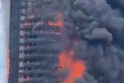 【動画】中国の高層ビルで火災