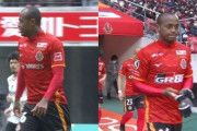 名古屋グランパスでユニフォーム間違えが発生？レオ・シルバとランゲラックの胸のスポンサーロゴが…