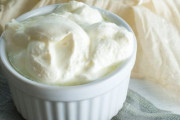 【悲報】わい生クリーム好き　毎日生クリーム1箱を食べてしまうｗｗｗｗｗ