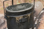 私「中学の時に飯盒炊飯に行った」『飯盒炊飯じゃないよ、飯盒炊爨だよ』すいさんって何？ご飯炊くんだから炊飯で合ってるんじゃないの？