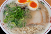 お前らラーメン屋でラーメン以外になんか頼む？