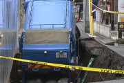 東京・吉祥寺で道路陥没　復旧にはひと月以上か
