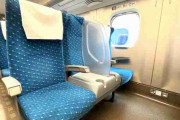 「アラサーだけど新幹線の座席倒せない」　悩める投稿に「無言で倒せばええねん」という意見