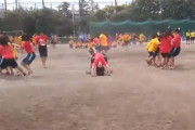 陽キャ女子、体育祭で大暴れ🔥！！面白すぎると話題に！　おっさんお前ら「何が面白いのこれ（冷笑」