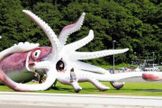 能登町「コロナ交付金で巨大イカのモニュメントを作るぞ！」 → 観光客が来て経済効果が建設費の22倍に