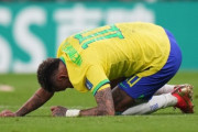 【ブラジル代表】ネイマール、W杯で涙の負傷も国民から叩かれる…神メッシと王ロナウドとの”格差”に味方は同情