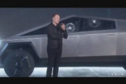 テスラの防弾仕様車の窓ガラスに鉄球投げつけると簡単に割れるｗｗｗｗｗｗ