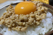 マッマ「あんたなんでひきわり納豆食べてんの？アレは歯のない老人の食べ物よ？」