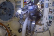 全高180センチのロシア人型ロボット「脚が長過ぎて歩行に不向き」…宇宙ステーションでの運用を終了！