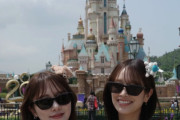 元日向坂46・加藤史帆＆佐々木久美、香港ディズニー満喫　「きくとし尊い」とファン歓喜