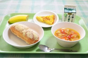 【画像】令和キッズ、こんな美味そうな給食を食べていたｗｗｗ