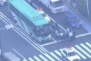 バス車内で”刃物振り回す”　20代男性刺されけが　男を現行犯逮捕　中国人留学生どうしのトラブルか　東京・港区
