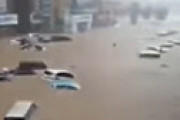 【動画】 中国の洪水、ついに３階の高さまで来てしまう・・