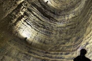 【画像】世界一深い洞窟。クルベラ洞窟がヤバい