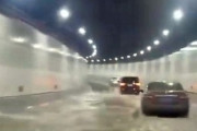 中国、100年の耐久性がある海底トンネルが半月で水浸し。助けてよ