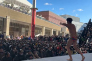 【動画】イオンで営業中の小島よしお、世界のスーパースターみたいになる
