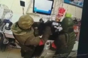 【画像】ロシア軍がウクライナの商店からタバコを万引きｗｗｗｗｗ