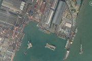 中国造船所で建造している新たな「空母」が衛星画像でバレバレ！