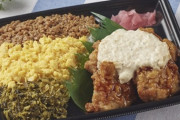 【画像】三色丼って「黄色（炒り卵）」以外は作り手によって好き勝手されてるよな…