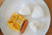 「おにぎり、ウインナー、卵焼き」←ここに一品加えるとしたら
