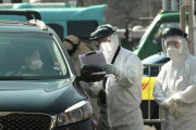 韓国でのドライブスルー方式のウイルス検査で「手袋を交換していない」とする件をチェックしてみた